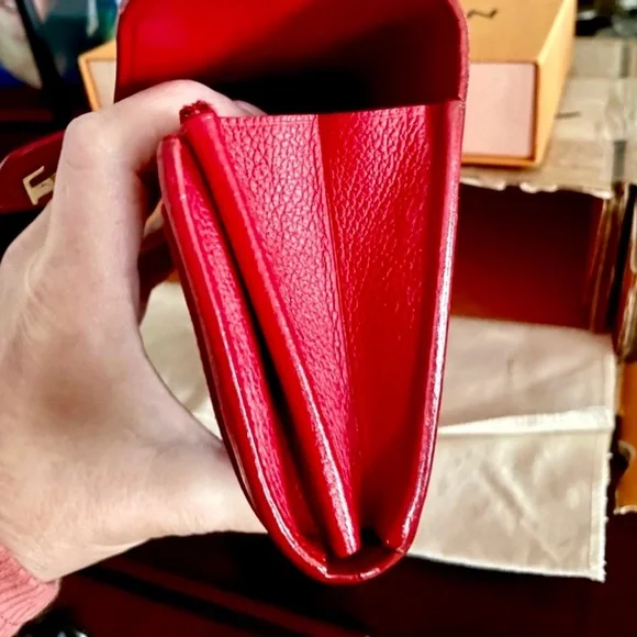 Never used in Box Louis Vuitton Lockme Long Wallet
M61277 - Picture 5 of 15